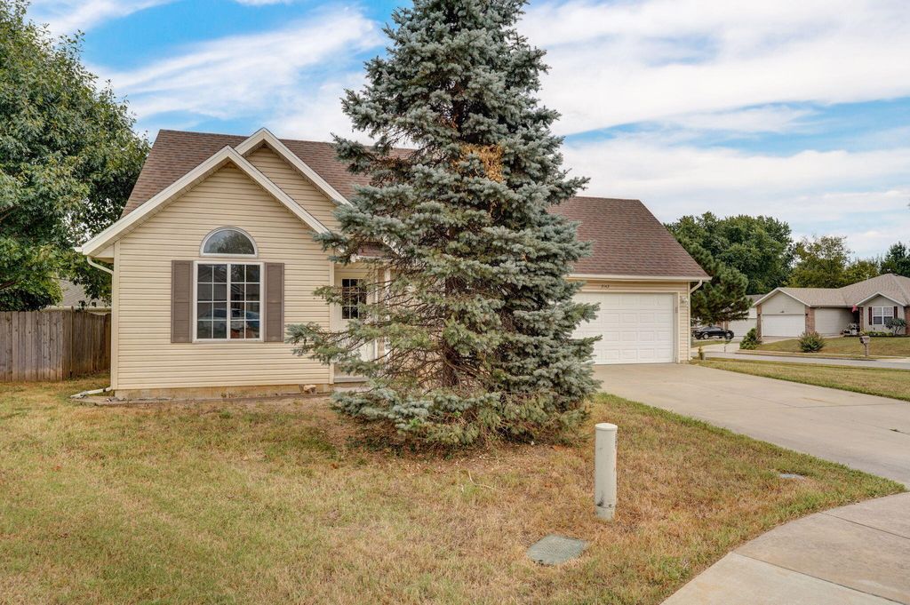 2142 North Adams Court, Springfield, MO 65803
