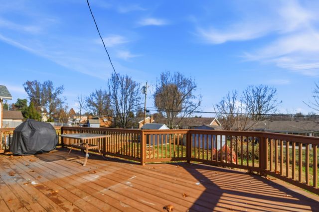 752 Meadow View Drive, Villa Hills, KY 41017