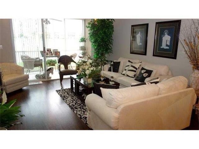 7486 N Devon Drive 109, Tamarac, FL 33321