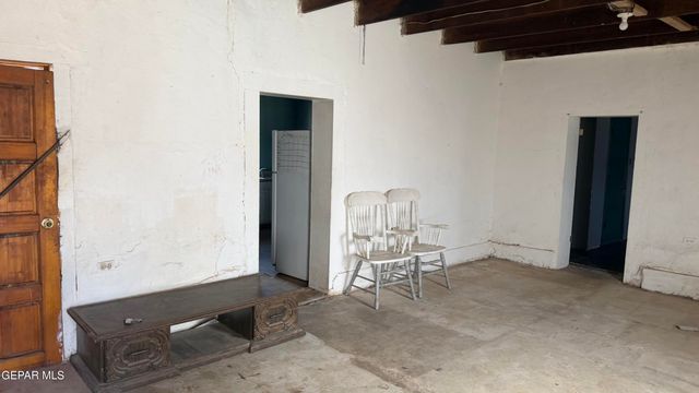 15221 LOS ANGELES Street, Clint, TX 79836