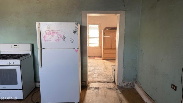 15221 LOS ANGELES Street, Clint, TX 79836