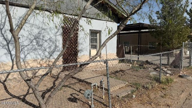 15221 LOS ANGELES Street, Clint, TX 79836
