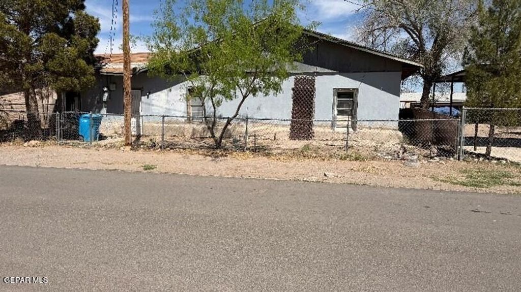 15221 LOS ANGELES Street, Clint, TX 79836