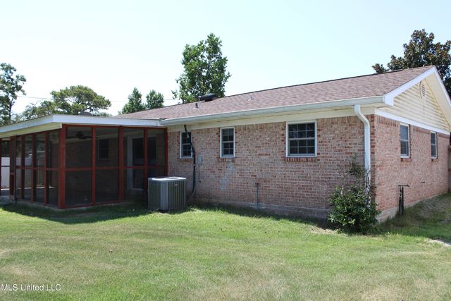 515 Spanish Acres Drive, Bay Saint Louis, MS 39520