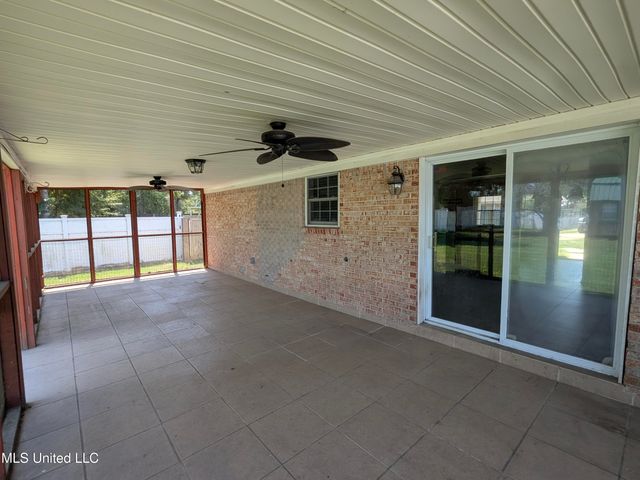 515 Spanish Acres Drive, Bay Saint Louis, MS 39520