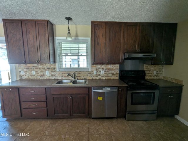 515 Spanish Acres Drive, Bay Saint Louis, MS 39520