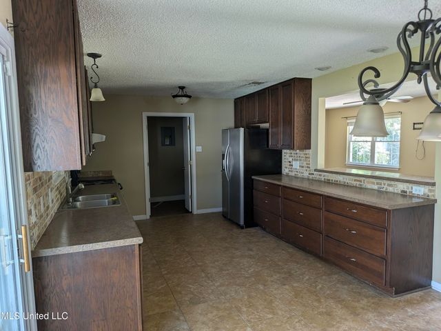 515 Spanish Acres Drive, Bay Saint Louis, MS 39520