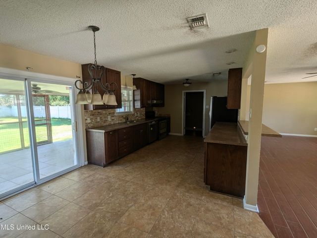 515 Spanish Acres Drive, Bay Saint Louis, MS 39520