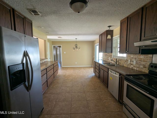 515 Spanish Acres Drive, Bay Saint Louis, MS 39520