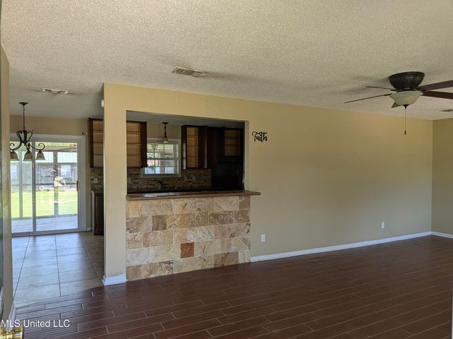 515 Spanish Acres Drive, Bay Saint Louis, MS 39520