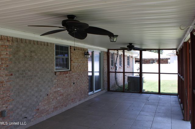 515 Spanish Acres Drive, Bay Saint Louis, MS 39520