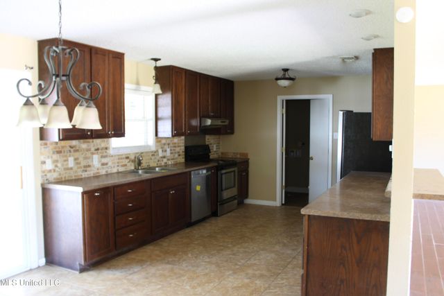 515 Spanish Acres Drive, Bay Saint Louis, MS 39520