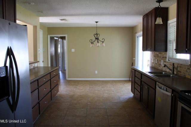 515 Spanish Acres Drive, Bay Saint Louis, MS 39520