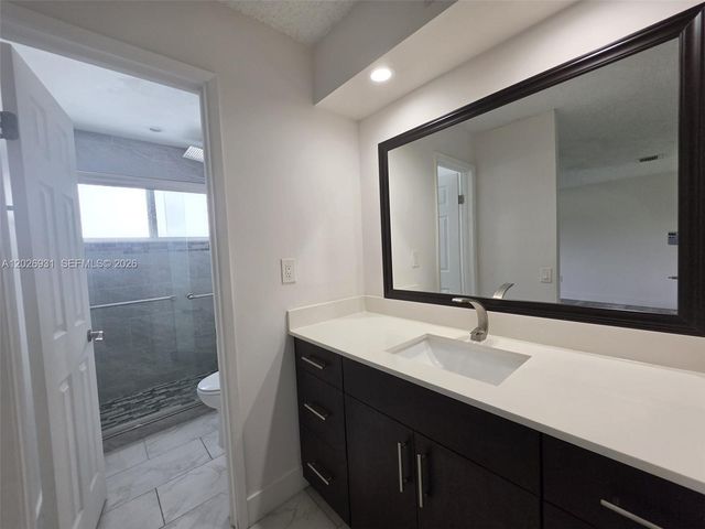 10003 NW 9th St Circle 2, Miami, FL 33172