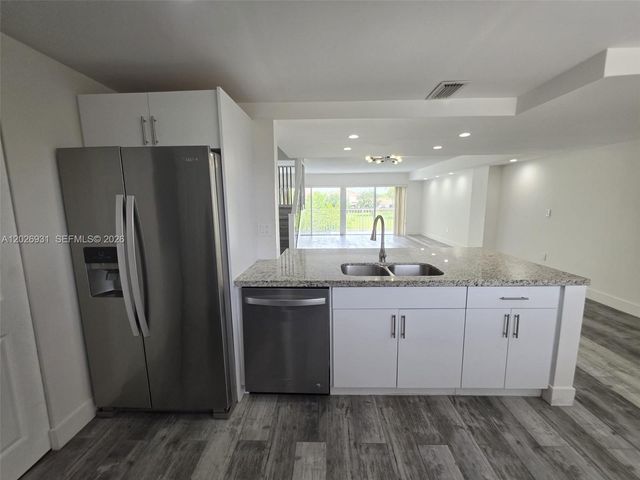 10003 NW 9th St Circle 2, Miami, FL 33172