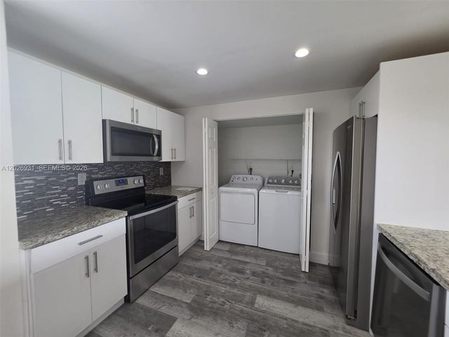 10003 NW 9th St Circle 2, Miami, FL 33172