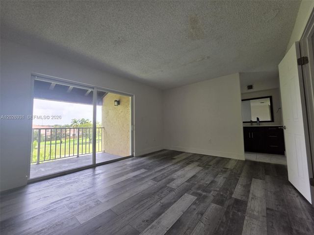 10003 NW 9th St Circle 2, Miami, FL 33172