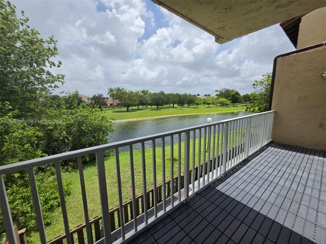 10003 NW 9th St Circle 2, Miami, FL 33172