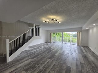 10003 NW 9th St Circle 2, Miami, FL 33172