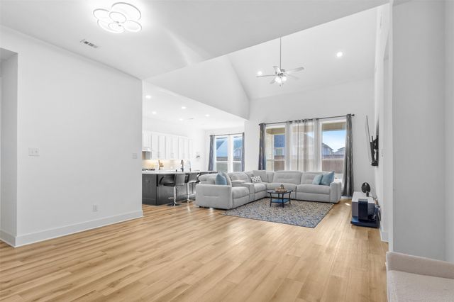 1136 Saddle Ridge Drive, Aubrey, TX 76227