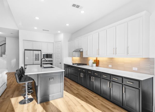 1136 Saddle Ridge Drive, Aubrey, TX 76227