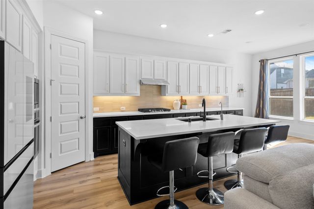 1136 Saddle Ridge Drive, Aubrey, TX 76227