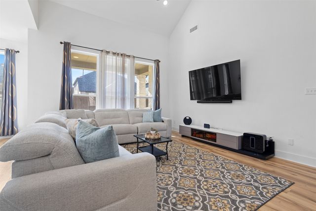 1136 Saddle Ridge Drive, Aubrey, TX 76227