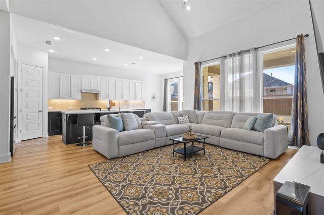 1136 Saddle Ridge Drive, Aubrey, TX 76227