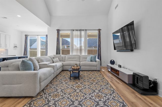 1136 Saddle Ridge Drive, Aubrey, TX 76227