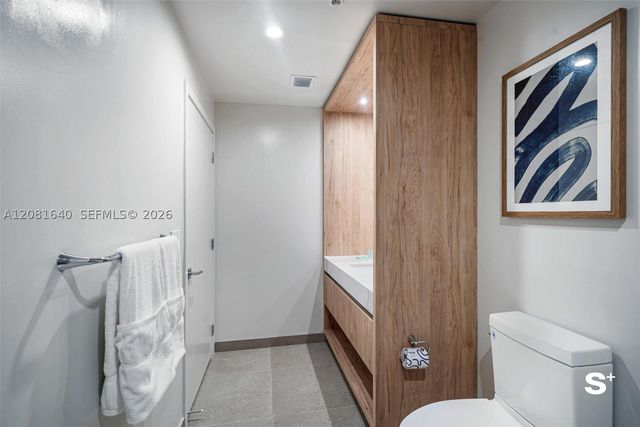 11 NE 6th St 2206, Miami, FL 33132