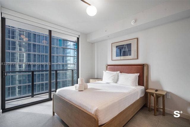 11 NE 6th St 2206, Miami, FL 33132