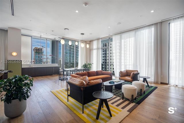 11 NE 6th St 2206, Miami, FL 33132