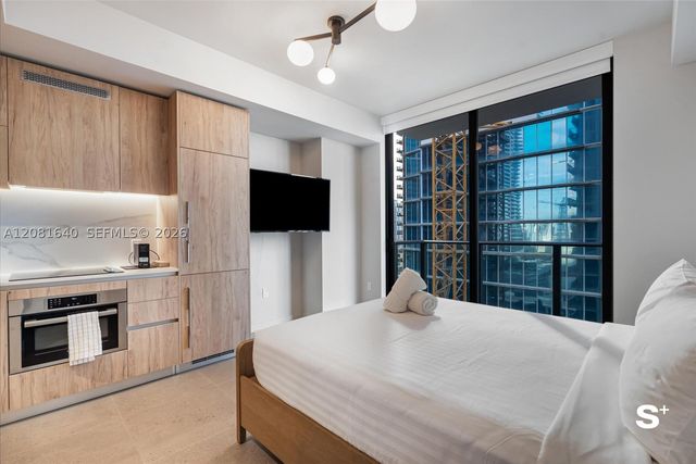 11 NE 6th St 2206, Miami, FL 33132