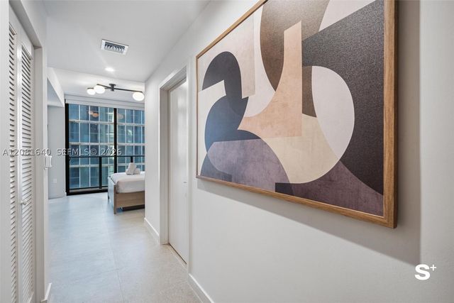 11 NE 6th St 2206, Miami, FL 33132