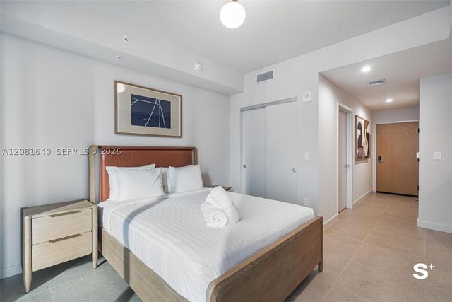 11 NE 6th St 2206, Miami, FL 33132