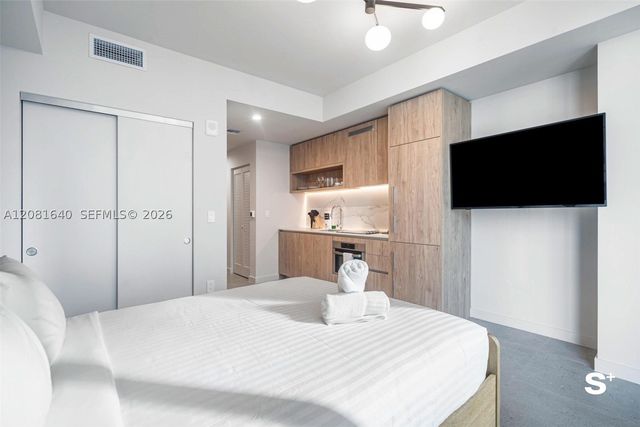 11 NE 6th St 2206, Miami, FL 33132