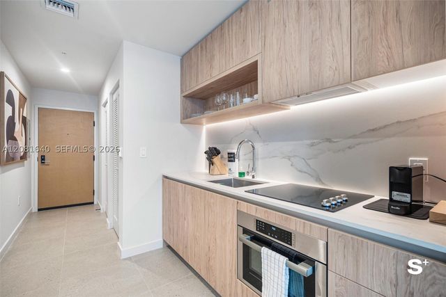 11 NE 6th St 2206, Miami, FL 33132