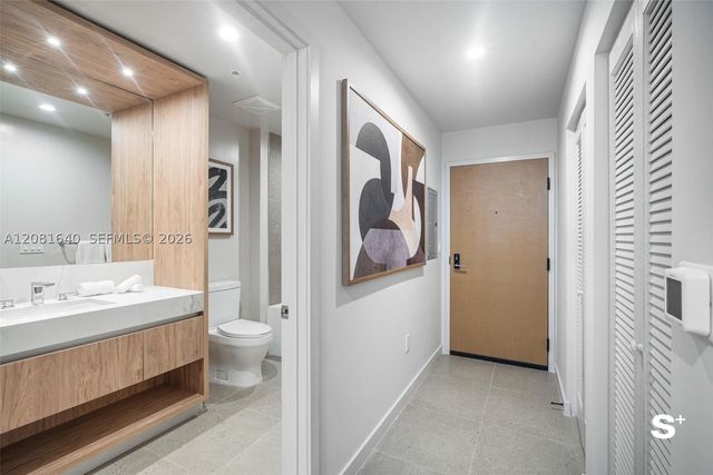 11 NE 6th St 2206, Miami, FL 33132