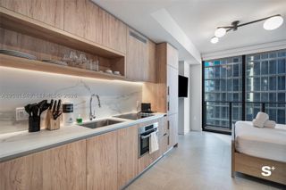 11 NE 6th St 2206, Miami, FL 33132