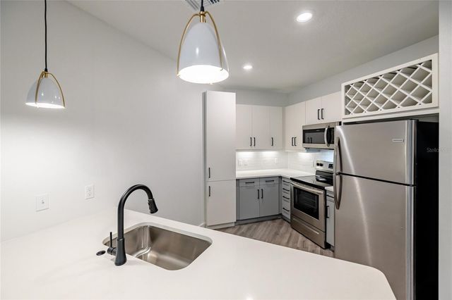 1420 LAKEFRONT DRIVE 7410, Sarasota, FL 34240