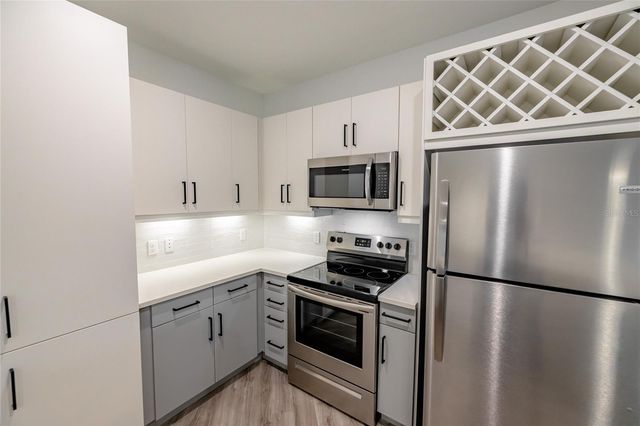 1420 LAKEFRONT DRIVE 7410, Sarasota, FL 34240