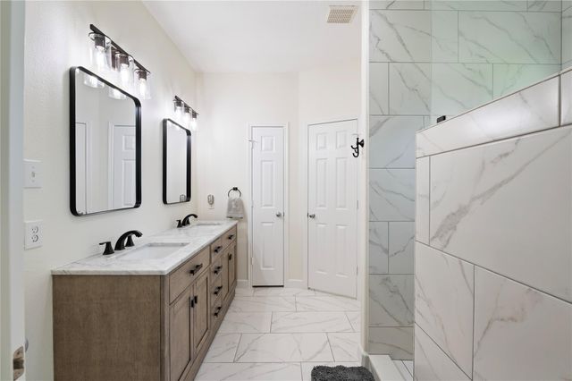 3829 Houston Lake Drive, Pearland, TX 77581