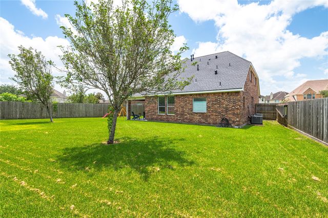 3829 Houston Lake Drive, Pearland, TX 77581