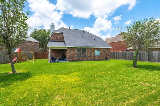 3829 Houston Lake Drive, Pearland, TX 77581
