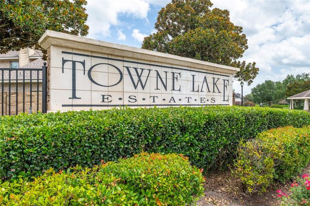 3829 Houston Lake Drive, Pearland, TX 77581