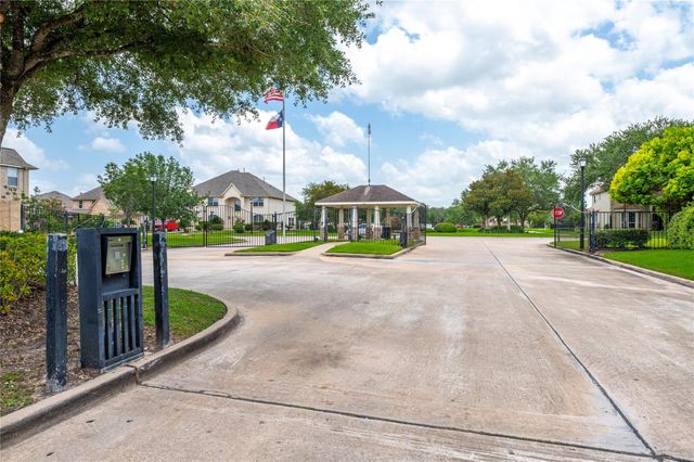 3829 Houston Lake Drive, Pearland, TX 77581
