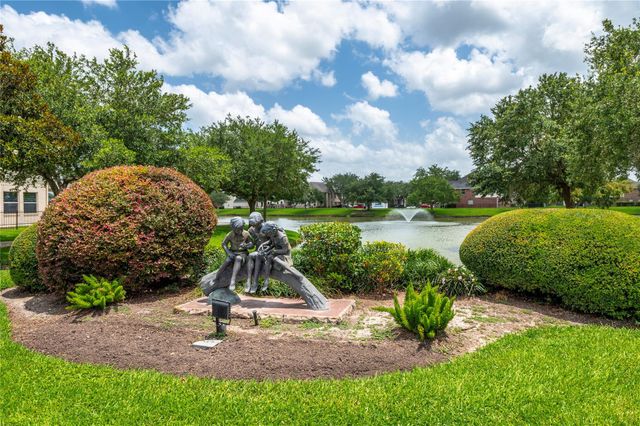 3829 Houston Lake Drive, Pearland, TX 77581