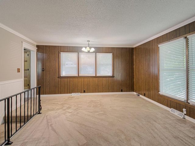 2213 N Mcbride Avenue, Sugar Creek, MO 64050