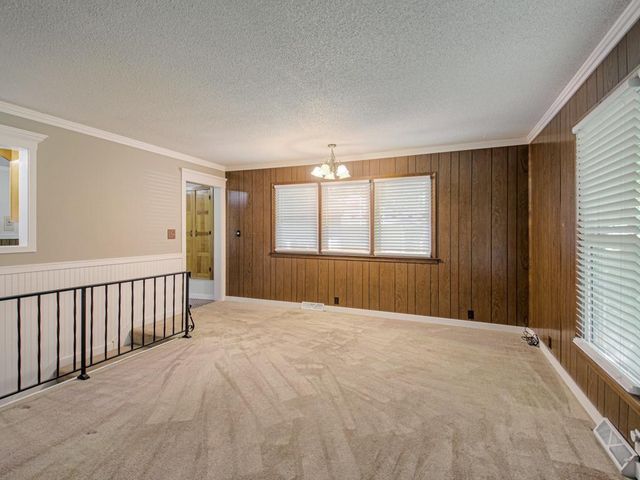 2213 N Mcbride Avenue, Sugar Creek, MO 64050