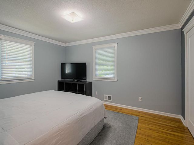 2213 N Mcbride Avenue, Sugar Creek, MO 64050